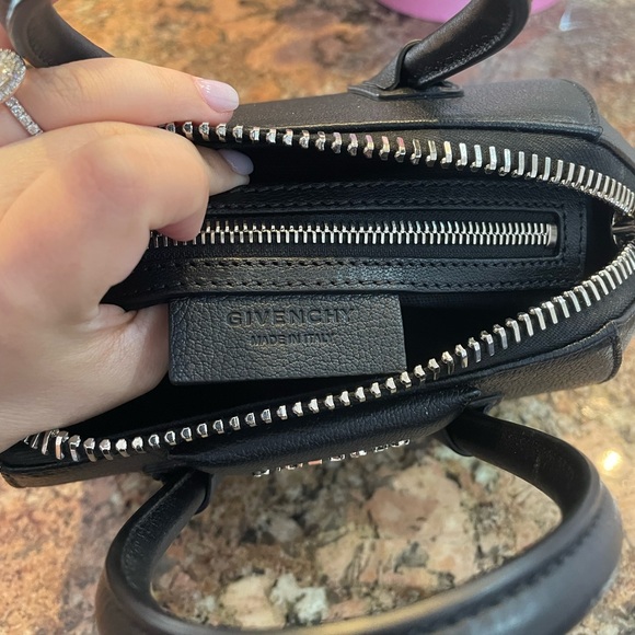 PRICE FIRM! Givenchy Mini Antigona Black Grained Leather - Picture 5 of 9